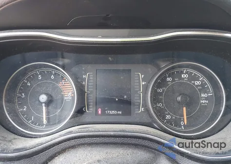 2019 Jeep Cherokee Latitude 4X4 z USA, uszkodzony, nr VIN 1C4PJMCX0KD127256